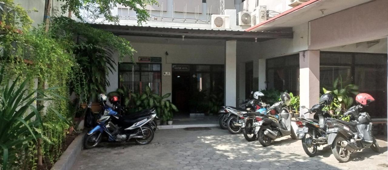 Hotel Maya Tegal  Eksteriør bilde